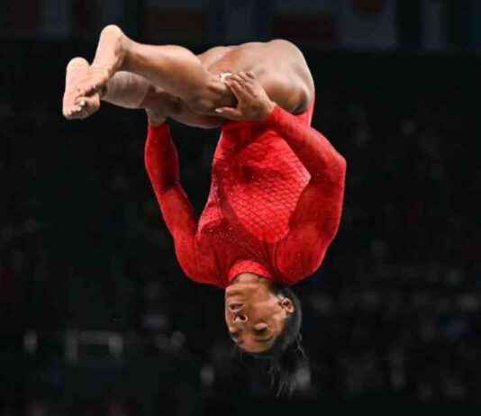 Simone Biles Dominates Vault for Another Gold Win news-03082024-192046