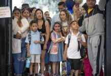 10 Ways Parents Can Help Kids Transition Back to School After Summer Break news-13082024-125236