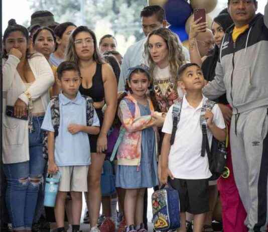 10 Ways Parents Can Help Kids Transition Back to School After Summer Break news-13082024-125236