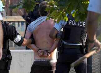 Protesters breach barrier at DNC protest in Chicago: What happened and why? news-20082024-122803