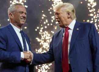 Kennedy Jr. Suspends Presidential Bid and Endorses Trump: Impact on the Race news-26082024-013553