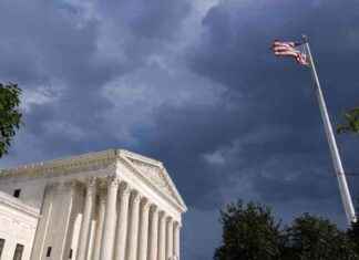 Supreme Court Blocks Biden’s Plan to Reduce Student Loan Debt news-29082024-022026