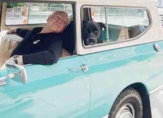 Tim Walz: Car Enthusiast Working on 1979 Scout SUV for Voter Support news-29082024-142137