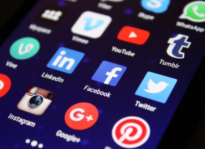 Mastering Instagram How to Create and Set Trends