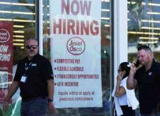 U.S. Job Growth Surpasses Expectations with Resurging Hiring and Dropping Unemployment news-04102024-205905