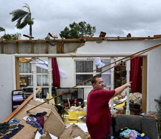Florida Residents Flee Hurricane Milton as Winds Reach 120 mph news-10102024-054501