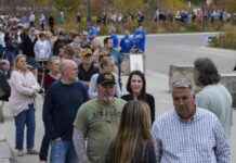 Surging Early Voting Trends Across the Country: Who Stands to Benefit? news-25102024-163214
