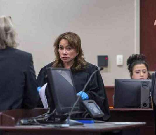 Judge Denies Motion to Reopen Alec Baldwin Manslaughter Case in New Mexico news-25102024-223415