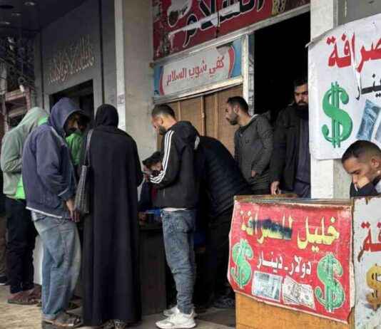 Cash Shortage in Gaza: Paper Money Disintegration Adds to Desperation cash-shortage-in-gaza-paper-money-disintegration-adds-to-desperation