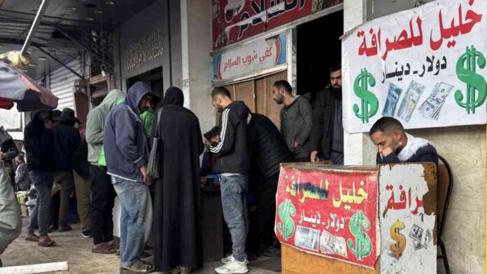 cash-shortage-in-gaza-paper-money-disintegration-adds-to-desperation