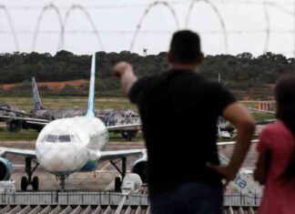 us-mposes-sanctions-on-colombia-for-rejecting-deportation-flights